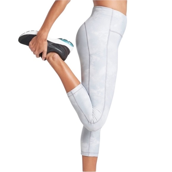 Athleta Ultimate Stash Pocket Printed Capri leggings tights white gray
New - Picture 4 of 4